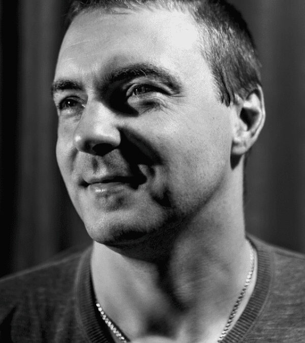 Act Out the Characters in Stand Up Comedy Scenes – Part 1