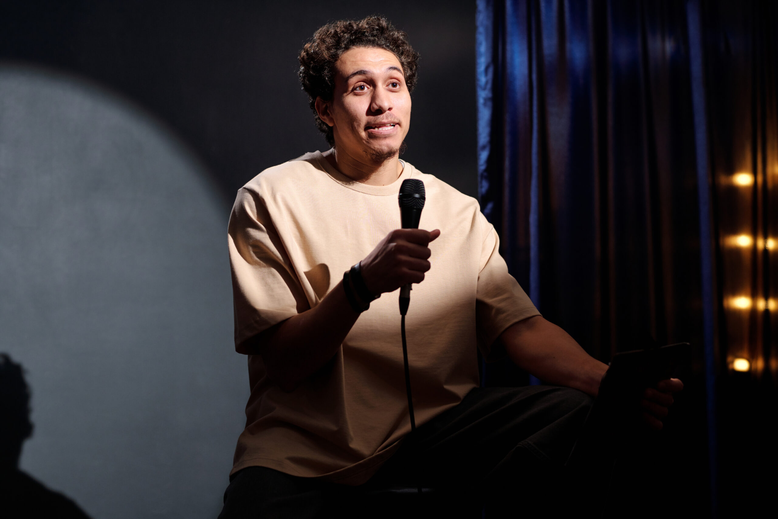 The Art of Storytelling in Stand-Up Comedy Routines
